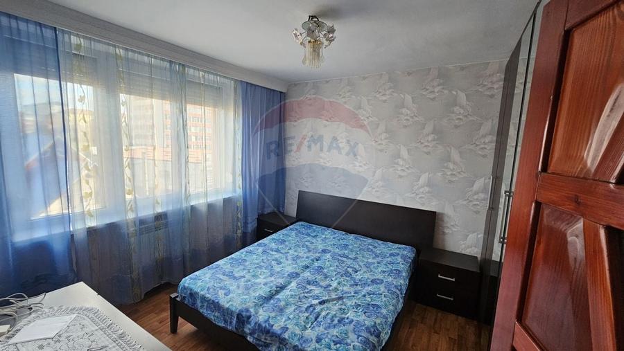 Apartament 3 camere de vânzare – Zona 1 Decembrie, Piatra Neamț - 1