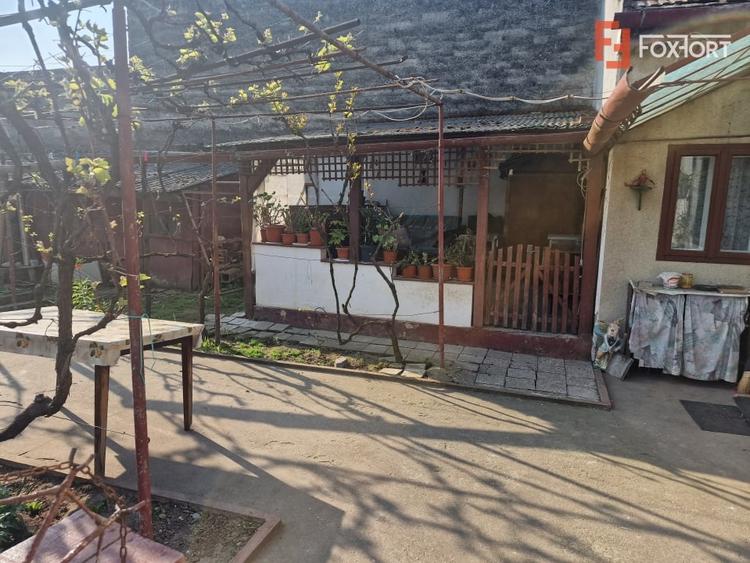 Casa individuala de vanzare cu 4 camere si teren de 800 mp - Recas - 23