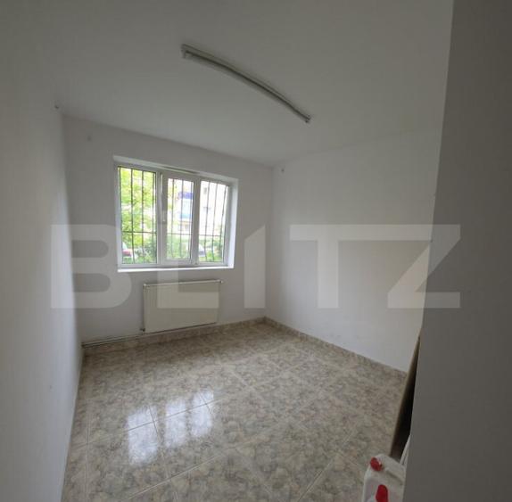 Spatiu comercial de vanzare, 85 mp, zona Decebal - 2