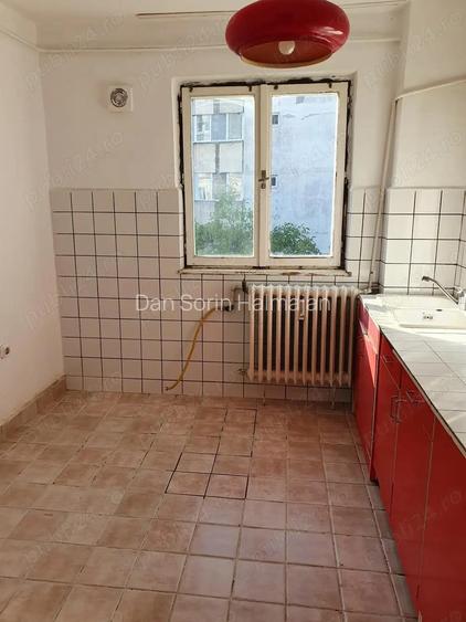 Oferim spre vanzare 2 camere zona Circumvalatiunii langa Mall Oferim spre vanzare 2 camere zona Circumvalatiunii langa Mall