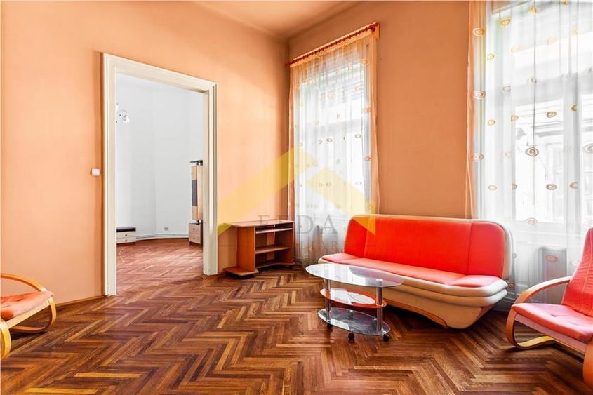 Apartament ultracentral cu 3 camere si centrala proprie - 1