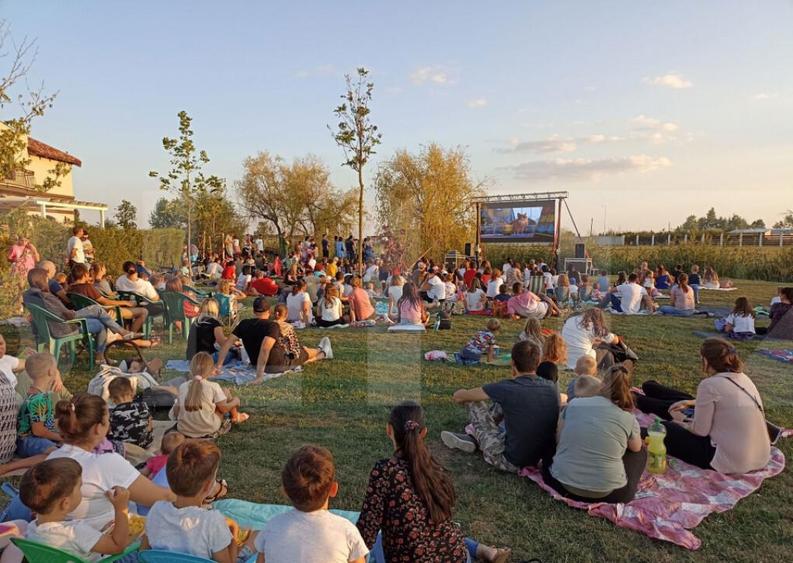 Casa la rosu, pe stoc, cu terasa si acoperis finalizat W - 5