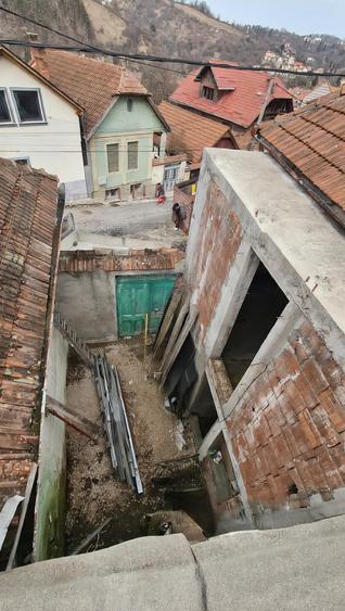 CASA SINGUR CURTE DE RENOVAT  cu teren 297 mp -ZONA PIATA UNIRII- comision 0% - 9