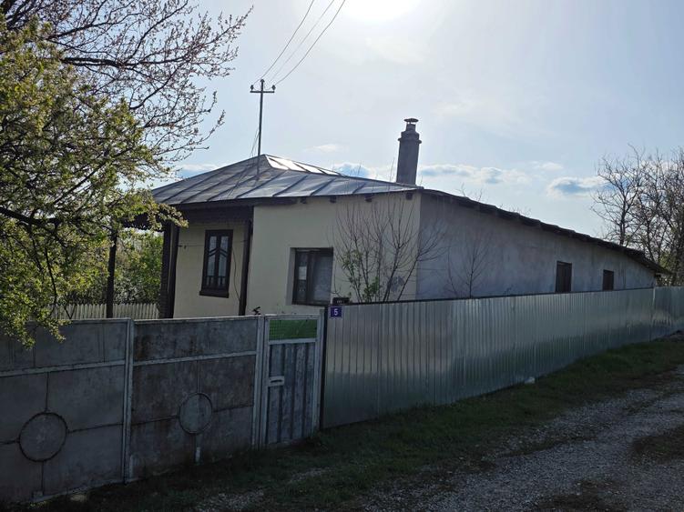 vand casa de locuit in Slobozia Conachi, zona neinundabila - 1