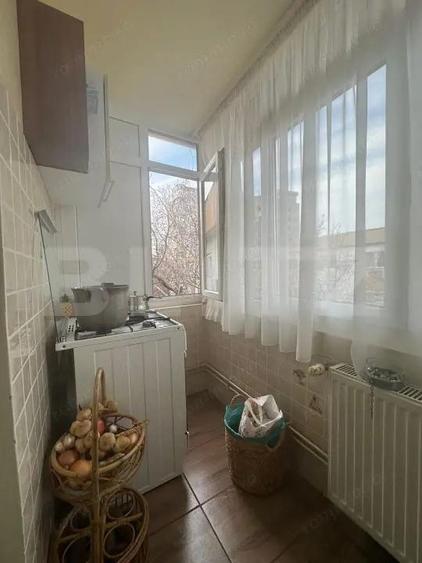 Apartament cu 3 camere, renovat - Petre Ispirescu - 9