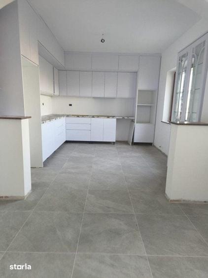Casă cu 8 camere cu Teren 2500 Mp în Rădăuți