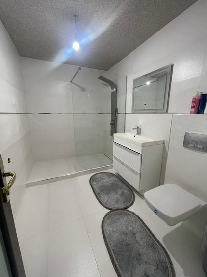 Apartament cu 4 camere semidecomandat, mobilat în Florești