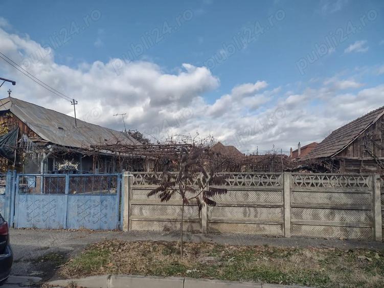 Casa de vanzare cu teren de 10 arii Casa de vanzare cu teren de 10 arii