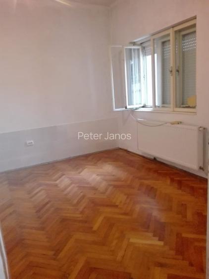 Semicentral,str.Iuliu Maniu,casa cu 2 camere,teren aferent din curte comuna