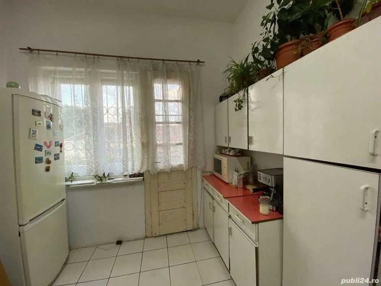 Apartament de vanzare - etajul unei case - 2