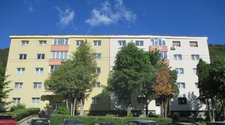 Apartament cu 3 camere în Răcădău