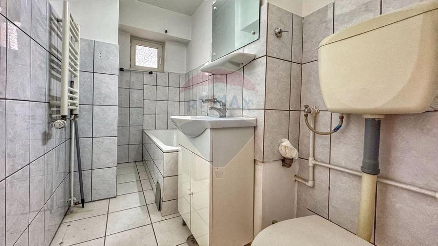 Apartament cu 4 camere de vânzare în zona 13 Septembrie - 8