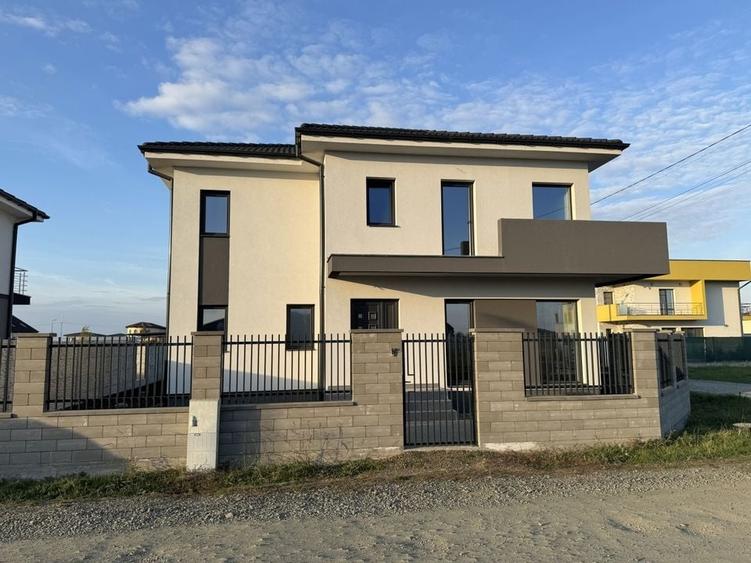 Sacalaz individuala P+E,Terasa,balcon,2 bai,5 camere,2 F.s - 1