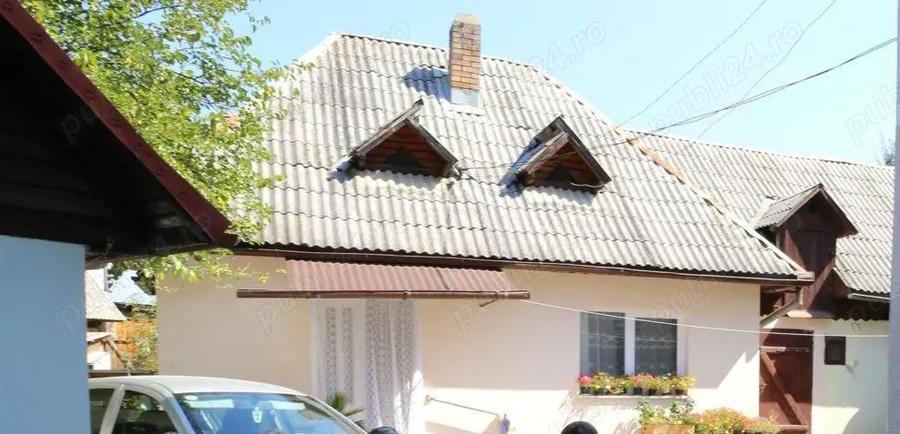 Casa cu etaj si anexe de vanzare - 4