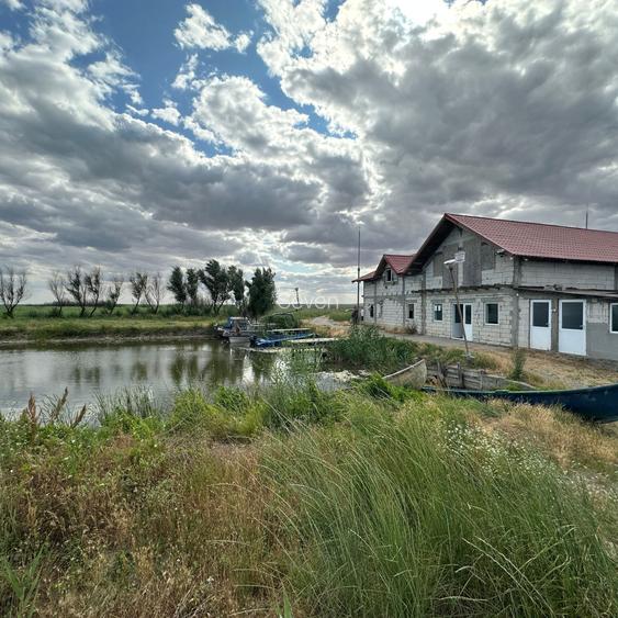 Pescărie cu punct de colectare–teren privat 2 hectare intravilan–Lacul Sinoe