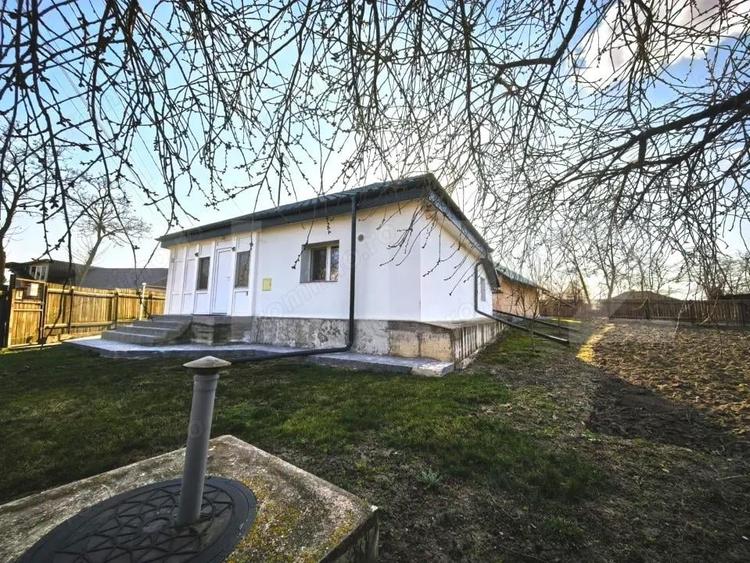 Casa eco de vanzare in Erbiceni eficienta, moderna ?i primitoare - 1