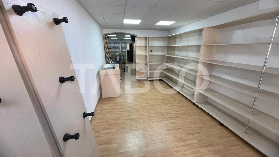 Spatiu comercial de vanzare–central trafic pietonal vitrina - 1