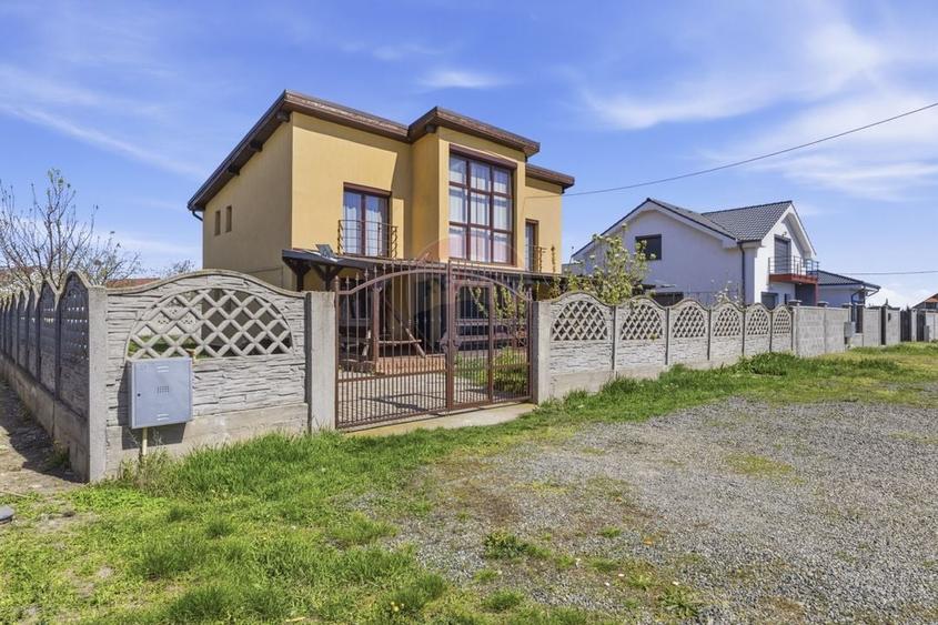 Casă cu 5 camere de inchiriat in Sofronea,Arad - 1