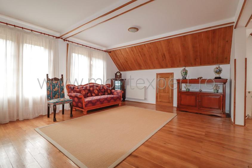 Vila De Vanzare In Busteni, Cu 1900 Mp De Teren !!! Priveliste Spre Muntii Buceg - 2