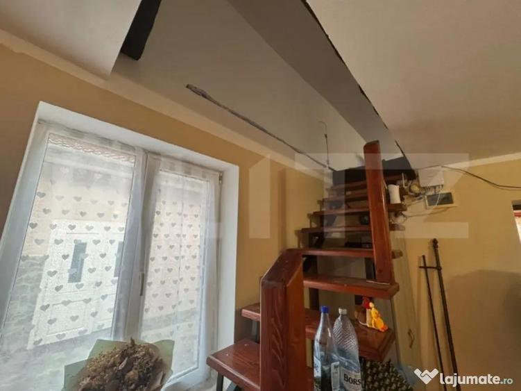 Casa de vanzare, cu 6 camere, 200 mp, zona Hotar - 1