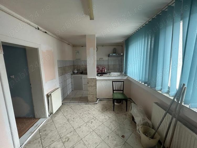 Vand casa mare(2 corpuri cladire) renovat si ocupabil imediat,situat in Livada, st.850 mp - 2