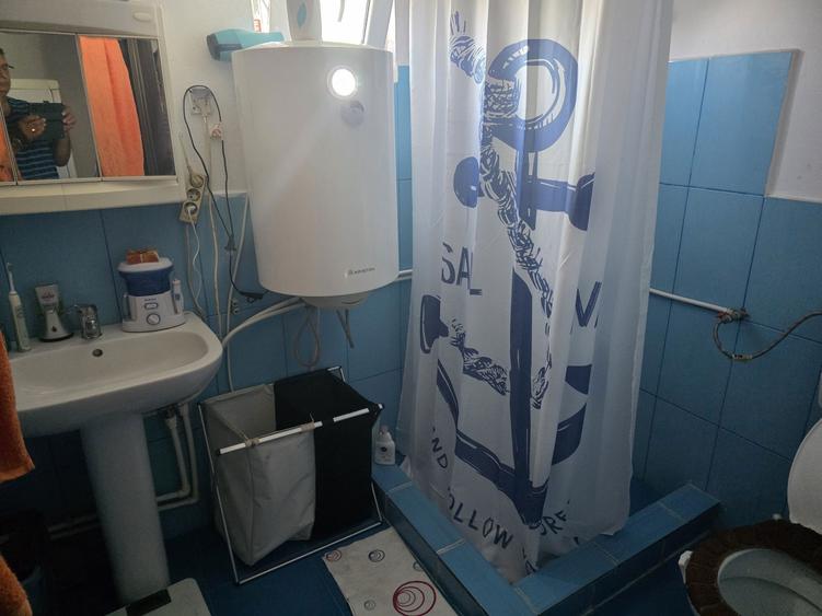 Casa de vanzare, renovata, mobilata ,si 500 mp teren - 2