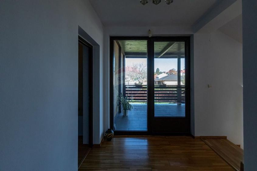 Vilă cu 7 camere de vânzare în zona Centrală Orașul  BUHUȘI - 41