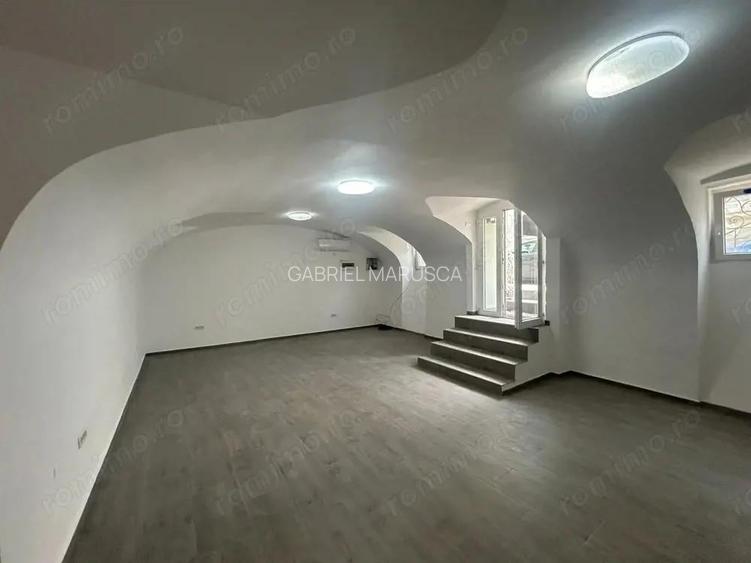 Spa?iu Comercial de Inchiriat Arad 70mp, Acces Stradal