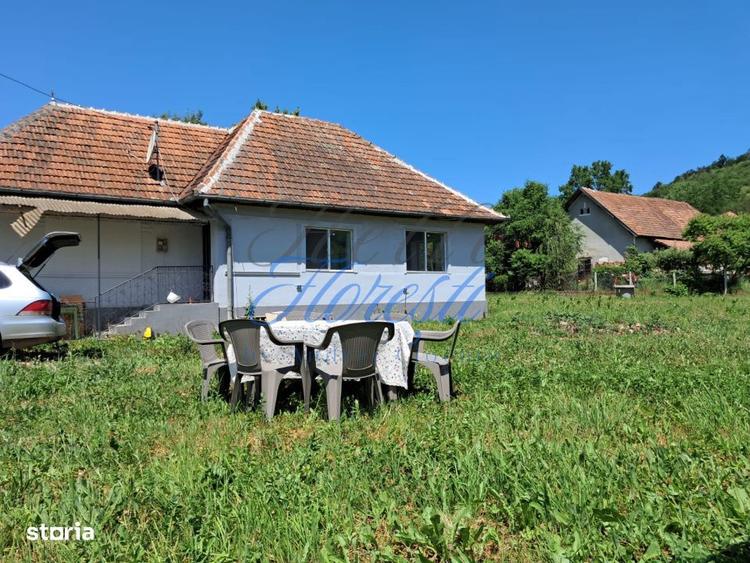 Casa 97 mp , 2200 mp teren, anexe com. Zimbor - 2
