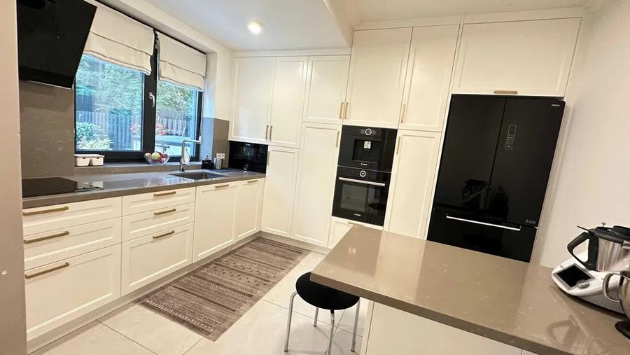Apartament cu 3 camere decomandat, mobilat în Bună Ziua