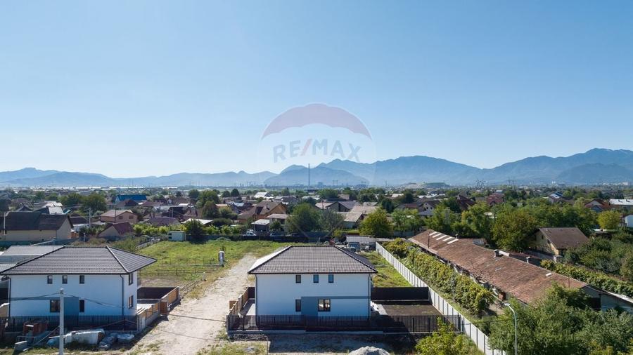 Casa / Vila cu 5 camere de vanzare - 35