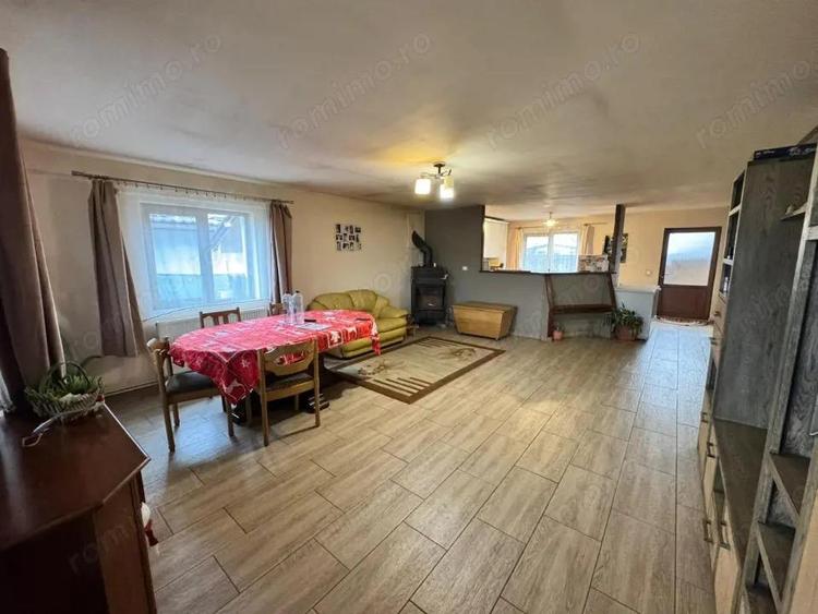 Casa cocheta cu terasa | 5 ari teren - 5