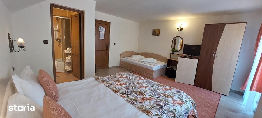 Casă cu 10 camere cu Teren 1292 Mp în Moieciu