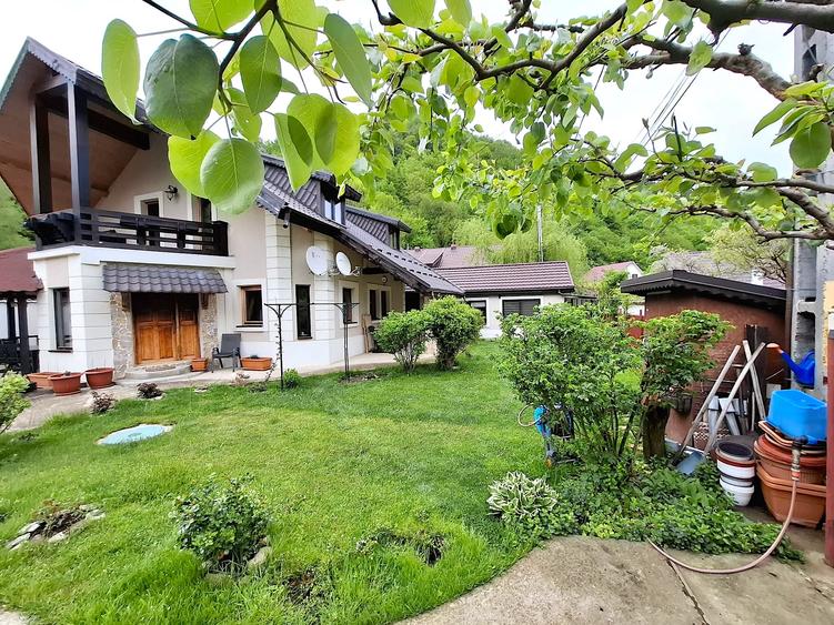 Vila de vânzare în Lepșa – Refugiul tău din inima Munților Vrancei - 1