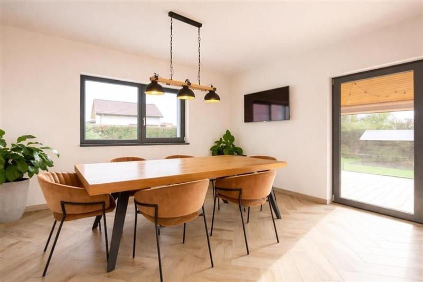 Resedinta high-tech, lot privat 1.000 mp, Tarlungeni, Brasov: Tut LIVE! - 1