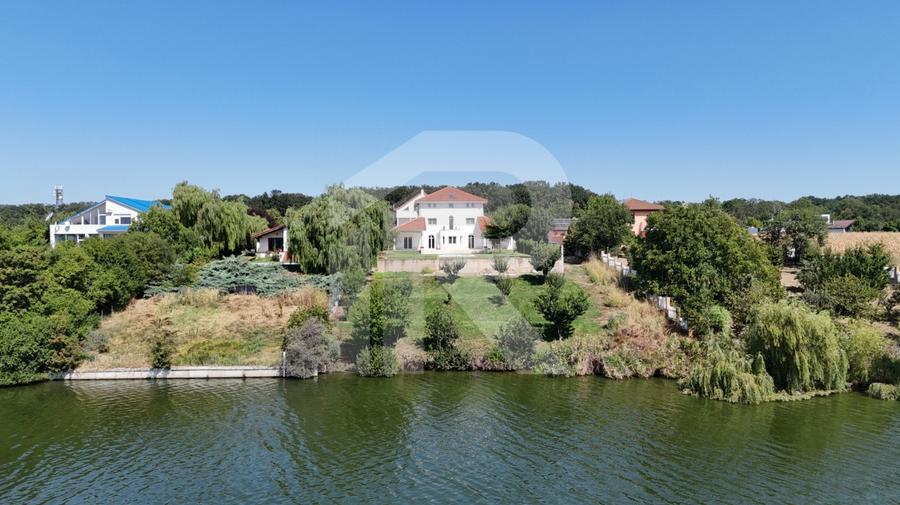 Vila eleganta cu piscina si iesire la Lac – Caciulati, Balotesti - 1