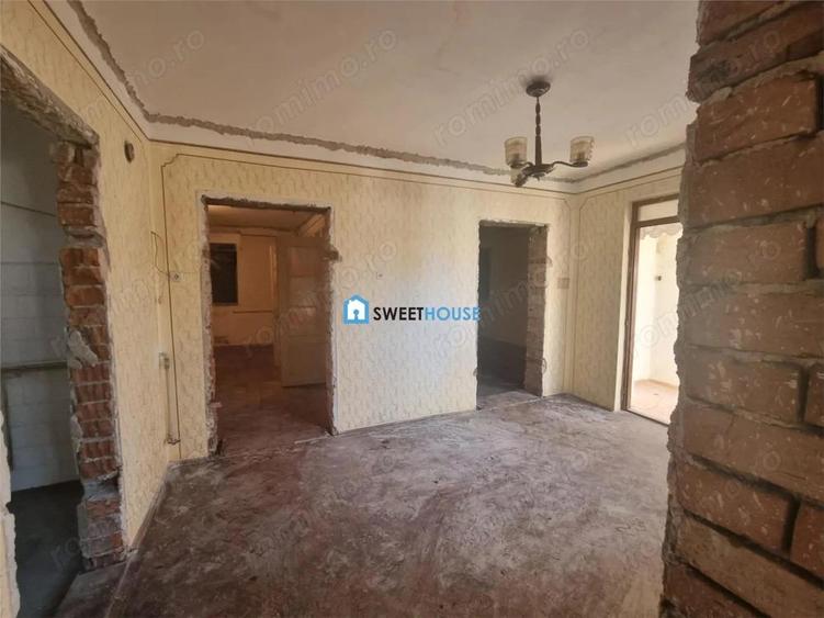 Casa de vanzare cu 4 camere si anexe in Fagaras. - 10