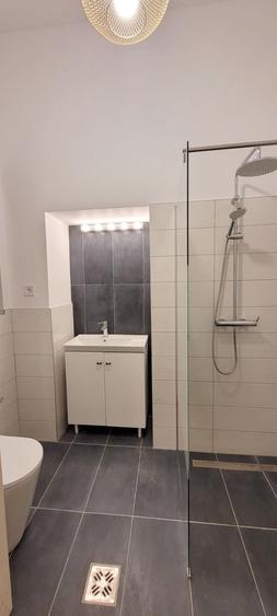 De vânzare apartament 3 camere, renovat, zonă semicentrală - 7