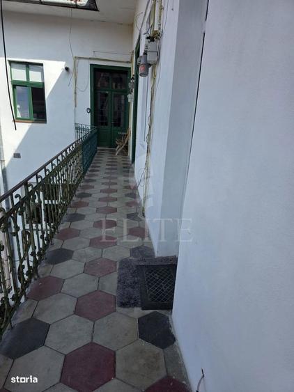 Apartament o camera in zona MAGAZINUL CENTRAL - 1