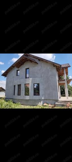 Vand casa la rosu - 4