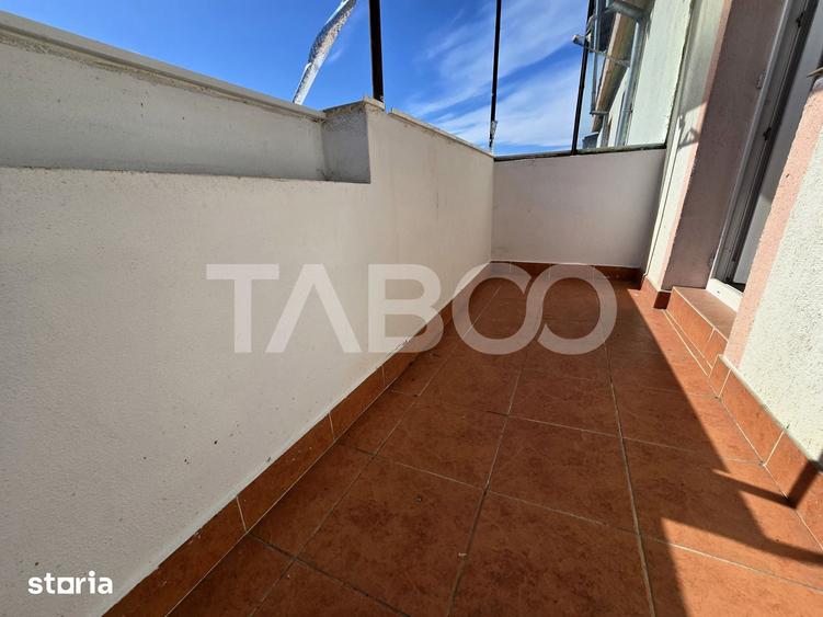 Apartament cu 3 camere decomandat în Turnișor