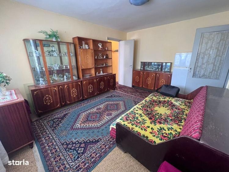 Apartament cu 2 camere semidecomandat în Craiovița Nouă — fotografia 1