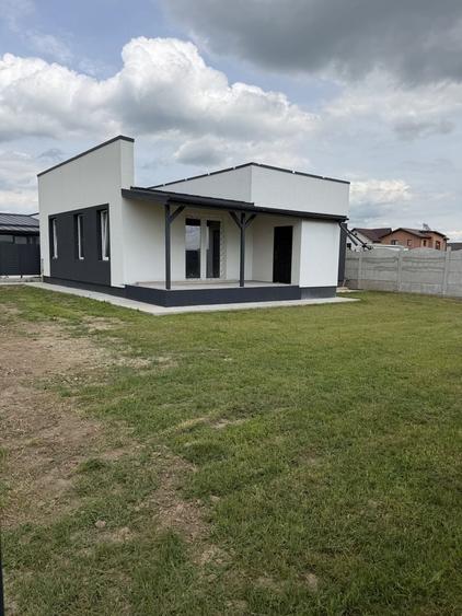 Casă cu 3 camere în Adunații-Copăceni