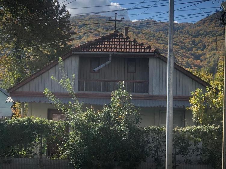 Casă cu 4 camere în Mărăței