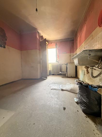 Apartament cu 3 camere decomandat în Soarelui