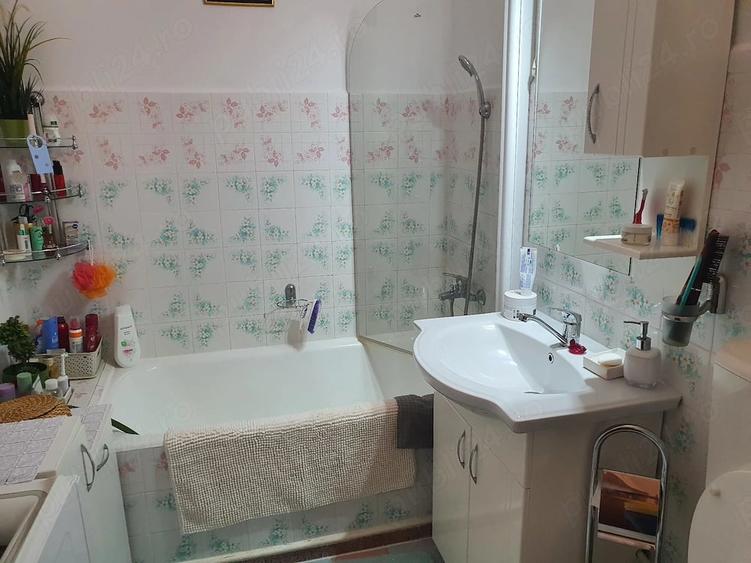 Apartament cu 3 camere decomandat în Ostroveni
