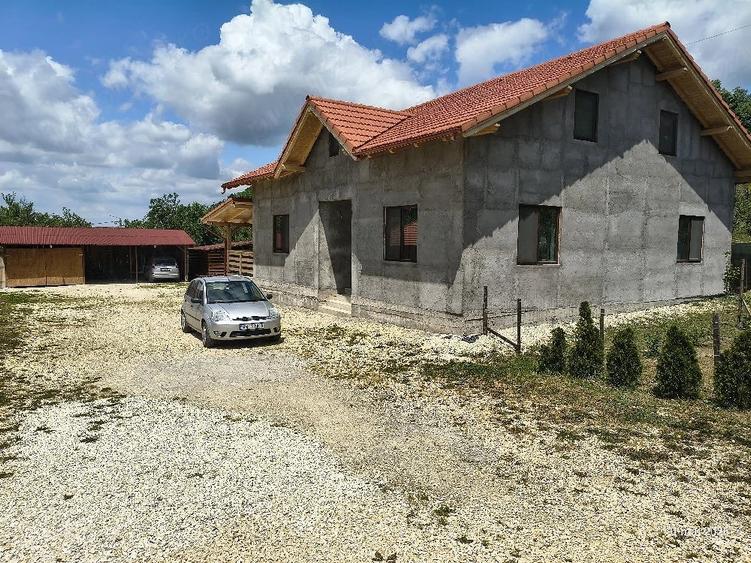 Casă cu 3 camere cu Teren 1000 Mp în Buciumi