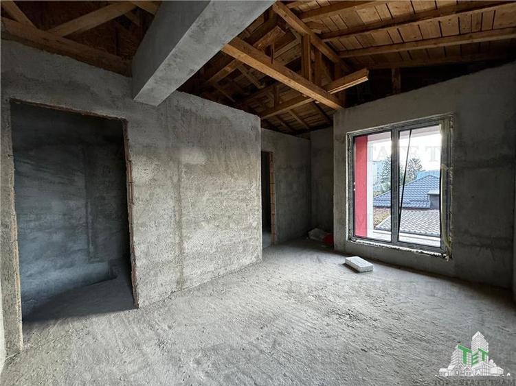 Duplex cu 5 camere cu Teren 250 Mp în Central