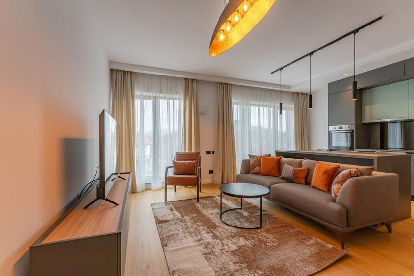 Apartament cu 3 camere decomandat, mobilat în Central