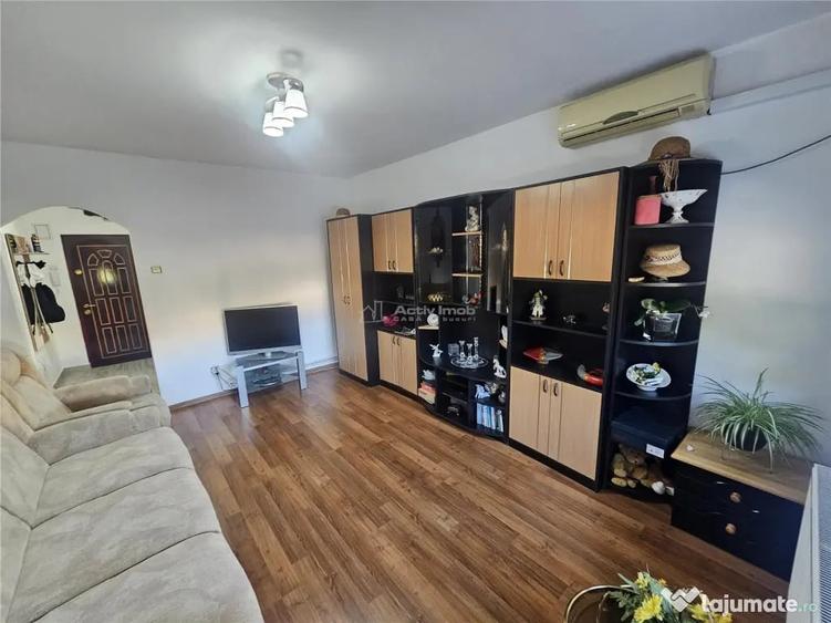 Apartament cu 2 camere decomandat în Calea Caransebeșului